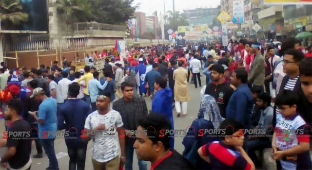 বিপিএল ফাইনালে স্টেডিয়ামে উপচেপড়া দর্শক (ভিডিও)