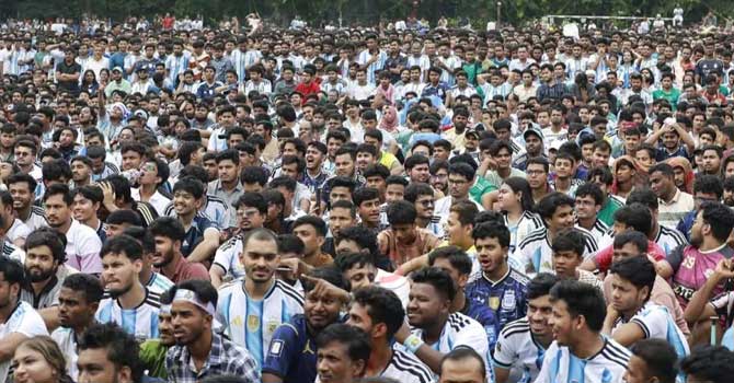ফুটবল বিশ্বকাপ উপলক্ষে ঢাবিতে বহিরাগতদের ‘প্রবেশ নিষেধ’