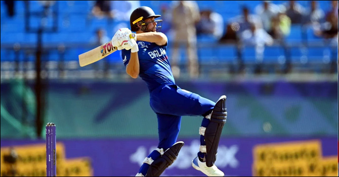 মালানের সেঞ্চুরি, রান পাহাড়ে চাপা পড়তে যাচ্ছে বাংলাদেশ