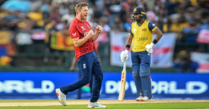 শ্রীলঙ্কাকে হারিয়ে সুপার এইটে ইংল্যান্ডের দাপুটে শুরু