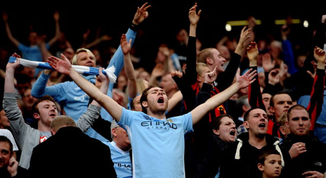 প্রিমিয়ার লিগে দর্শক ফিরলেও কমানো হচ্ছে সংখ্যা