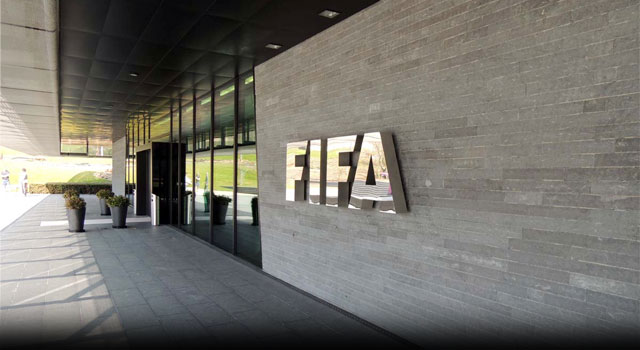 ফুটবলারদের চুক্তির মেয়াদ বাড়াতে বললো ফিফা