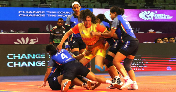 টানা তৃতীয় জয়ে সেমি-ফাইনালের পথে ভারত