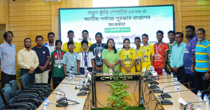 নতুন কুঁড়ি স্পোর্টসের পুরস্কারপ্রাপ্তদের সংবর্ধনা দিল শেরপুর জেলা প্রশাসক