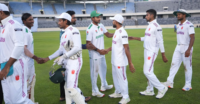 খুলনাকে হারিয়ে প্রথম জয়ের দেখা পেল রাজশাহী