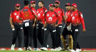 চিটাগংকে তিনে পাঠিয়ে শীর্ষে উঠলো কুমিল্লা