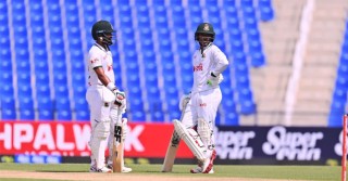 ৮ উইকেটে ৩১৭ রানে দিন শেষ করলো বাংলাদেশ
