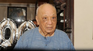 চলে গেলেন শতবর্ষী ক্রিকেটার বসন্ত রাইজি