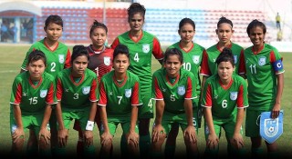 চার ধাপ পেছালো বাংলাদেশ নারী ফুটবল দল