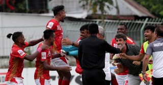 প্রিমিয়ার লিগে হ্যাটট্রিট শিরোপা জিতলো বসুন্ধরা কিংস