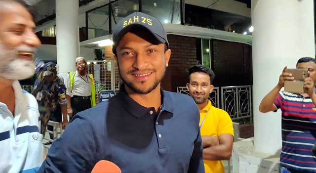 দেশ ছাড়ার আগে যা বললেন সাকিব