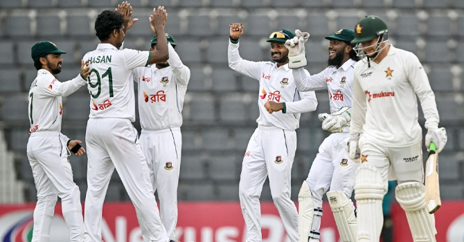 মিরাজের ৫ উইকেট, ২৭৩ রানে থামলো জিম্বাবুয়ে