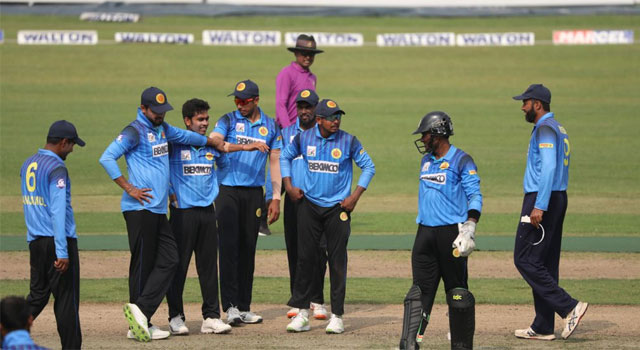 সৌম্যর সেঞ্চুরিতে শিরোপার আশা বাঁচিয়ে রাখল আবাহনী