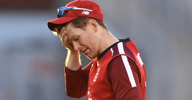 চরম দুঃসময়ে সতীর্থদের পাশে পাচ্ছেন মরগান