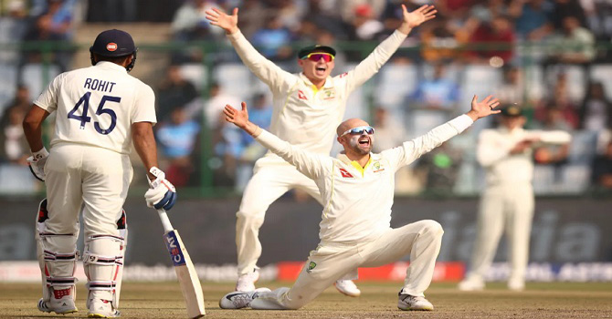 লায়নের পাঁচ উইকেটে এগিয়ে অস্ট্রেলিয়া