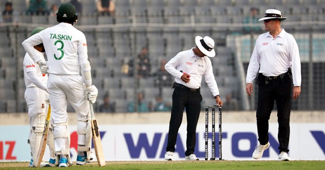 Bangladesh suffer one more batting collapse against India
