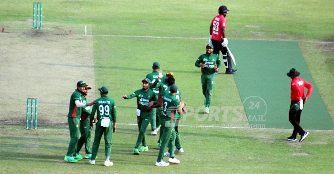 Bangladesh need 118 to seal the first ever T20I series against Eng