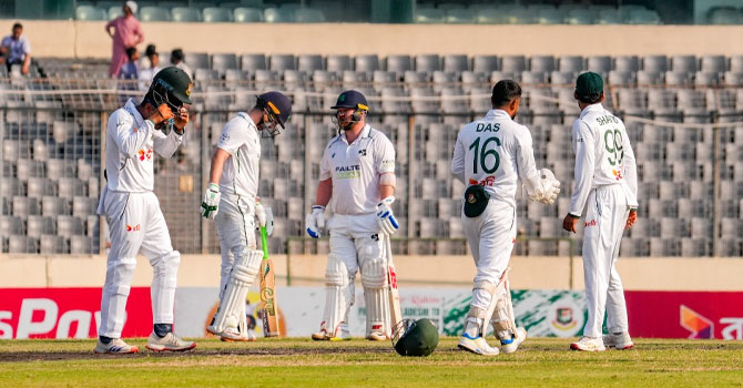 মিরপুর টেস্টে ফলো-অনের শঙ্কায় আয়ারল্যান্ড