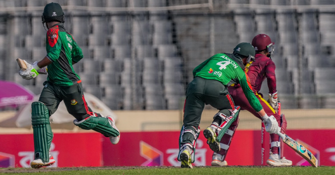মিরপুরের উইকেটে ২০৭ রানে অলআউট বাংলাদেশ