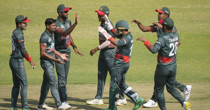 বোলারদের নৈপুণ্যে জিম্বাবুয়ের বিপক্ষে হোয়াইটওয়াশ এড়ালো বাংলাদেশ
