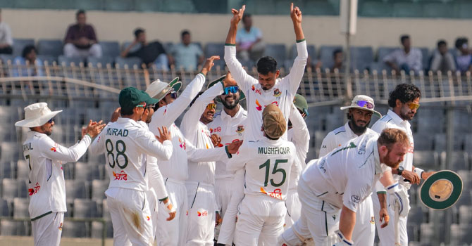 মিরপুর টেস্টে জয়ের দ্বারপ্রান্তে বাংলাদেশ