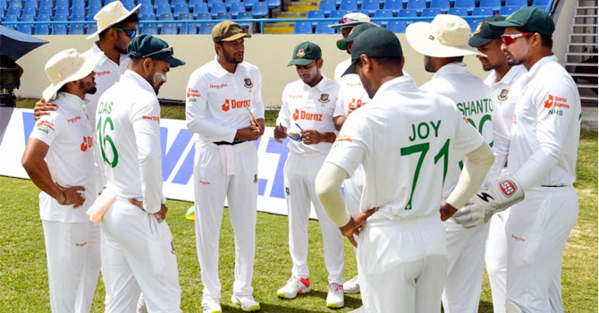 ওয়েস্ট ইন্ডিজকে ২৬৫ রানে গুটিয়ে দিয়ে লড়াইয়ে বাংলাদেশ