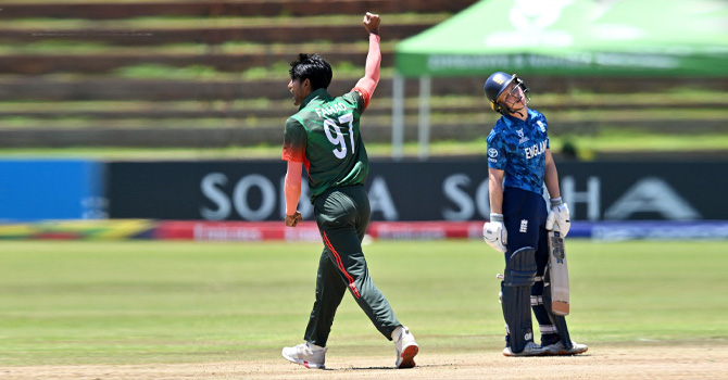 ইংল্যান্ডের কাছে হেরে বিশ্বকাপ থেকে বিদায় নিলো টাইগার যুবারা