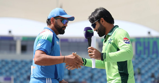 ভারতের বিপক্ষে একাদশে পরিবর্তন নিয়ে ব্যাটিংয়ে পাকিস্তান