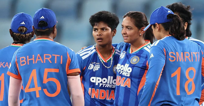 আচরণবিধি ভাঙায় ভারতীয় নারী পেসারকে জরিমানা করলো আইসিসি