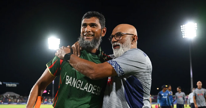মাহমুদউল্লাহ’র ক্ষমতা দেখে মুগ্ধ হাথুরুসিংহে