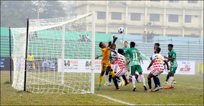 বিপিএল ফুটবলে মোহামেডানের কষ্টার্জিত জয়