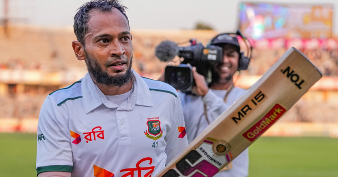 ৯৯ রানে বিচলিত নন মুশফিক: মমিনুল