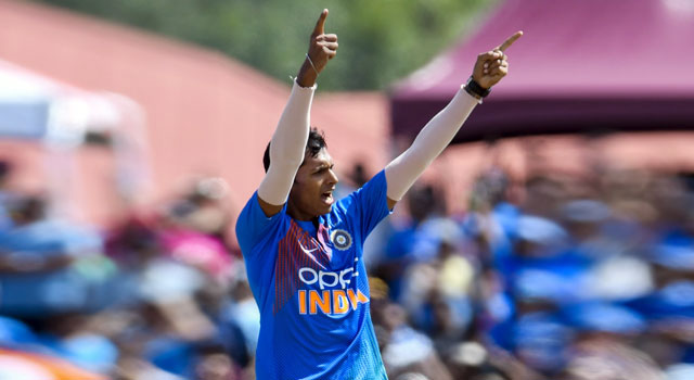 ভারতের জয়ের দিনে নজর কাড়লেন নতুন পেসার
