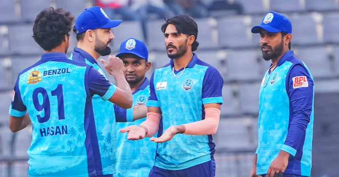 চার ম্যাচেও জয়ের দেখা পেল না নোয়াখালী এক্সপ্রেস