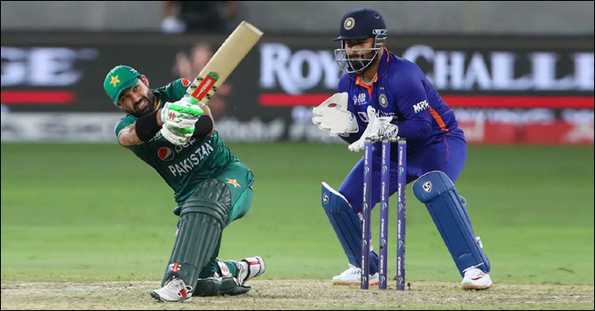 শ্বাসরুদ্ধকর ম্যাচে ভারতকে হারিয়ে মধুর প্রতিশোধ নিলো পাকিস্তান