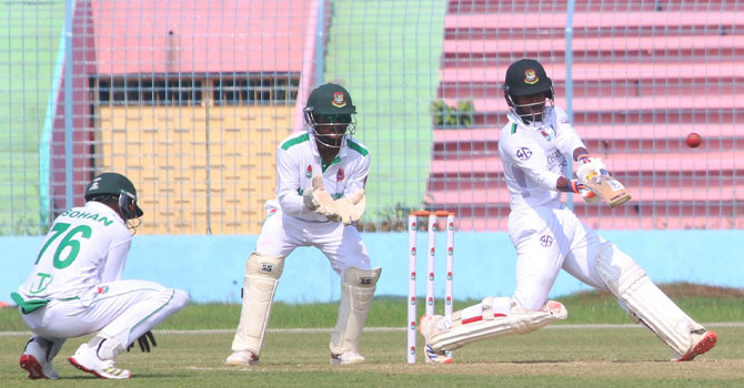 শেষ দিনে রাজশাহীর লক্ষ্য ২৬৪ রান, চট্টগ্রামের ৬ উইকেট