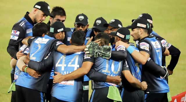 টস জিতে মিরাজকে ব্যাটিং দিলেন মাশরাফি