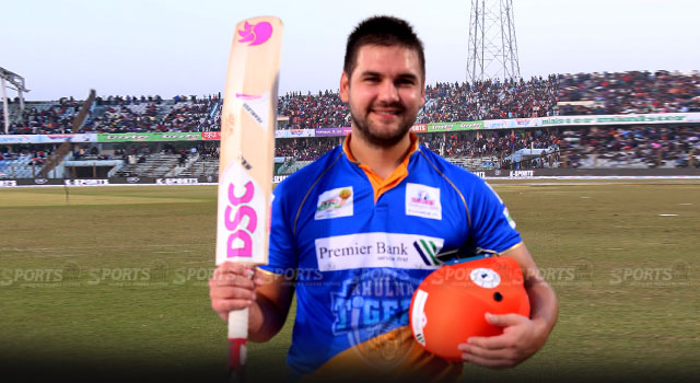 টানা দুই আসরে শীর্ষে রাইলি রুশো