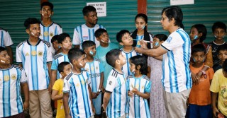 তিন হাজার ভক্তের গালে আর্জেন্টিনার পতাকা এঁকেছেন হাসমত আলী