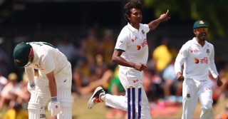 ১৬১ রানে ৪ উইকেট নেই অস্ট্রেলিয়ার, তৃতীয় দিন শেষেও এগিয়ে বাংলাদেশ