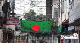 পতাকা টাঙিয়ে সমর্থন জানাচ্ছেন টাইগার ভক্তরা