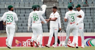 ঢাকা টেস্টে ৭ উইকেটে হারলো বাংলাদেশ