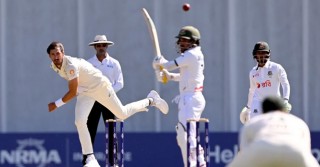 ৪২৬ রানে থামলো বাংলাদেশ, লিড ২২৮