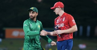 পাকিস্তানকে খাদের কিনায় ফেলে সেমি-ফাইনালে ইংল্যান্ড