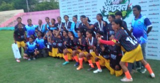নারী ফুটবলে রাজশাহীর আঞ্চলিক চ্যাম্পিয়ন বগুড়ার রক্সি ফুটবল একাডেমি