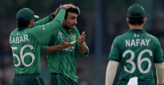 নামিবিয়াকে উড়িয়ে সুপার এইটে পাকিস্তান