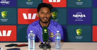 স্পেশাল সেঞ্চুরি বাবা-মাকে উৎসর্গ করলেন তানজিদ হাসান