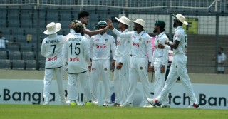 ৫১ রানে চার উইকেট নিয়ে খেলায় বাংলাদেশ