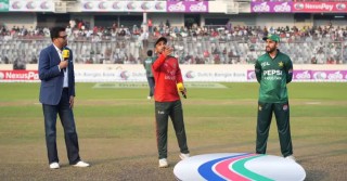 দুই পরিবর্তন নিয়ে ব্যাটিংয়ে বাংলাদেশ