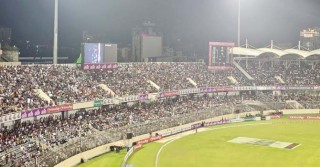 মিরপুরে বাধভাঙা ‍উল্লাসে জবাব দিলেন দর্শকরাও